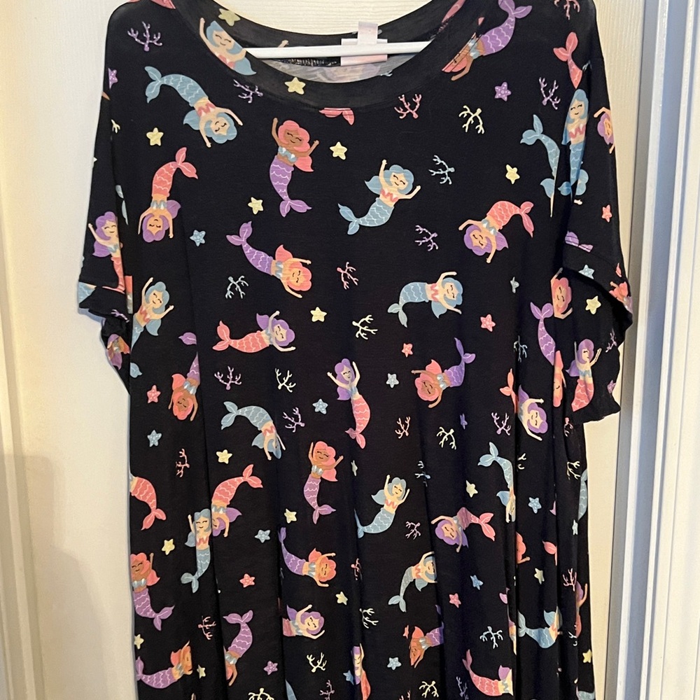 EUC Lularoe Erika swing tee size 3x